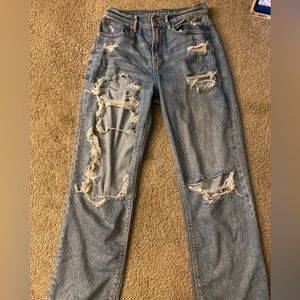American eagle loose blue jeans, boyfriend fit, high waisted super cute!!